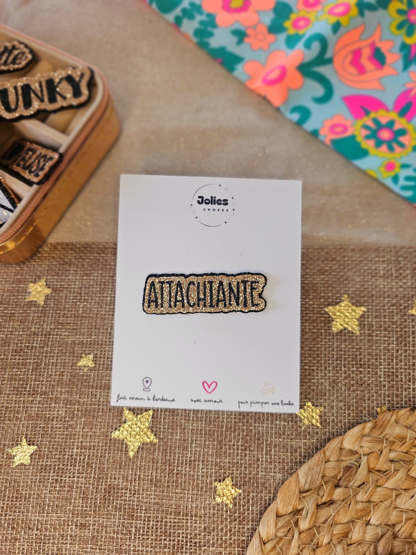Pin's "Attachiante"