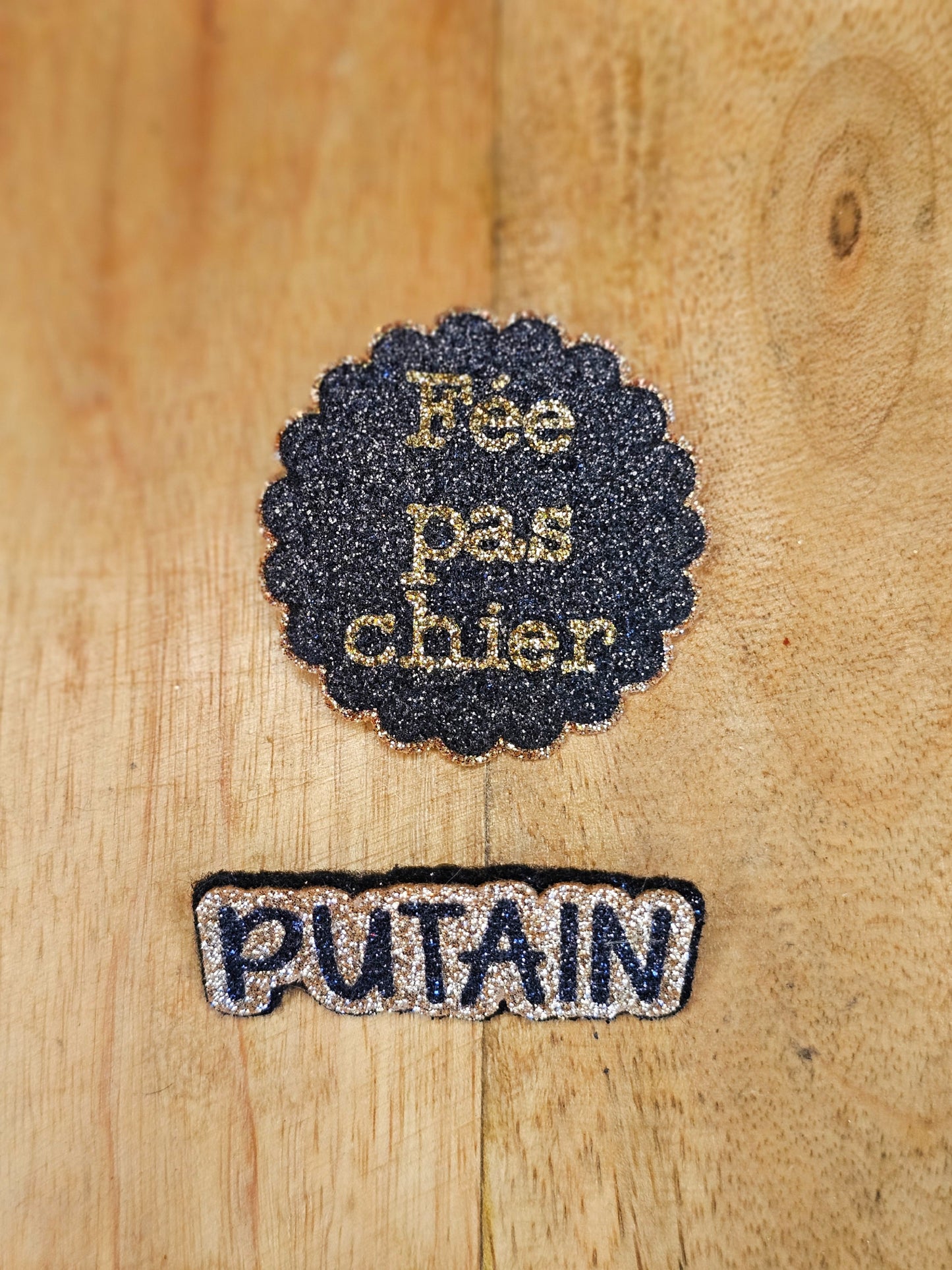 Pin's "Fée pas chier"