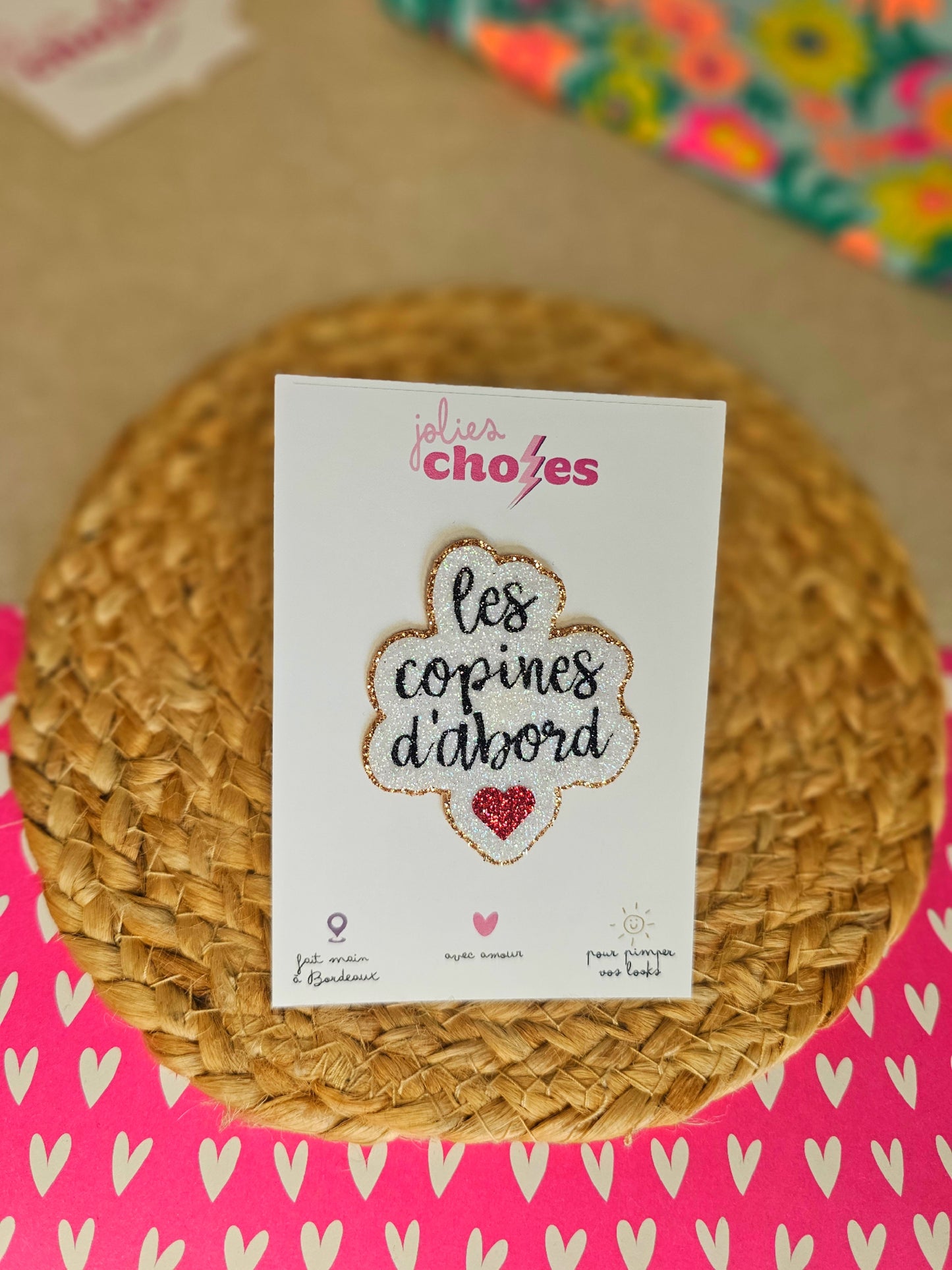 Pin's "Les copines d'abord"