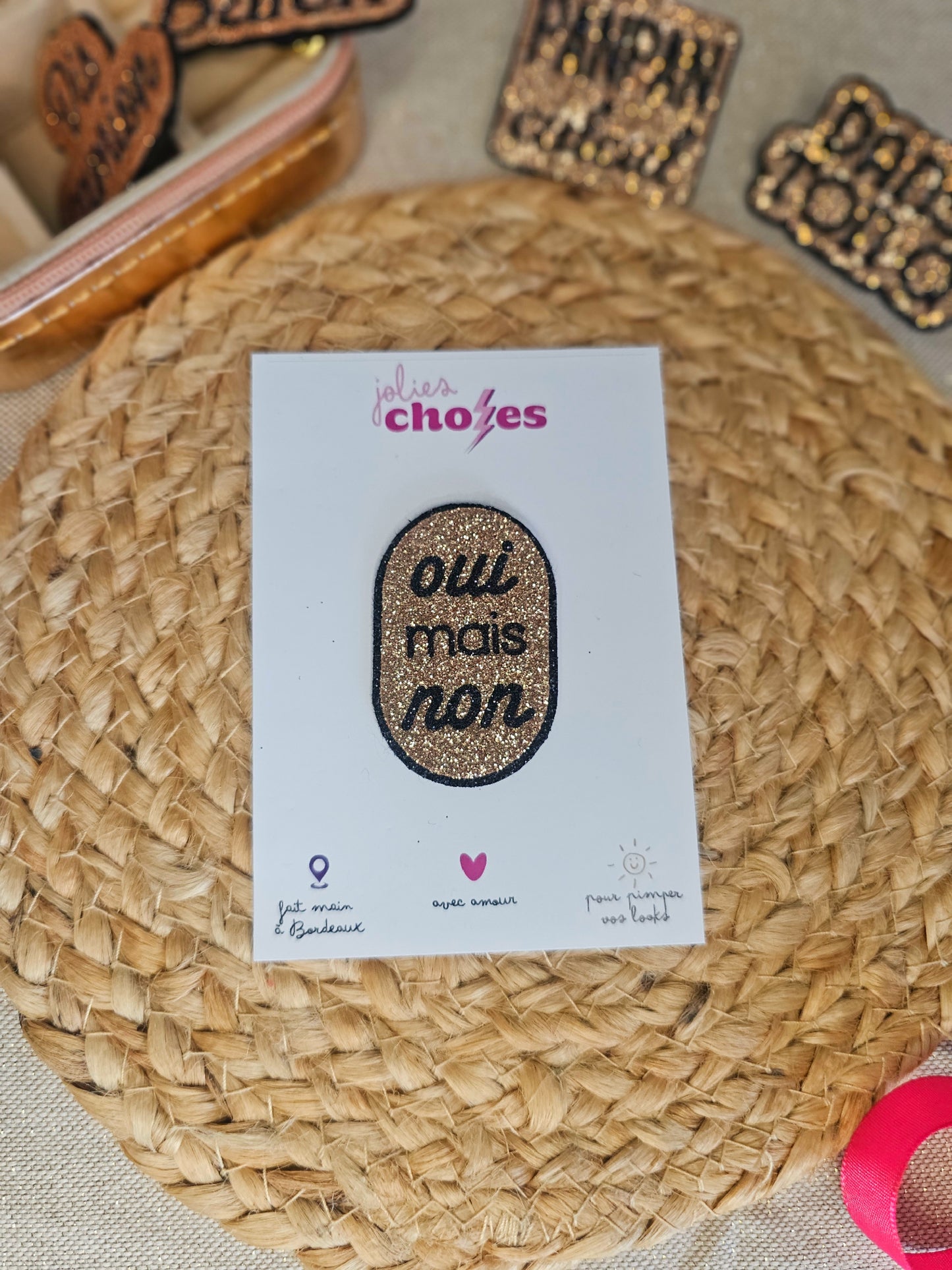 Pin's "Oui mais non"