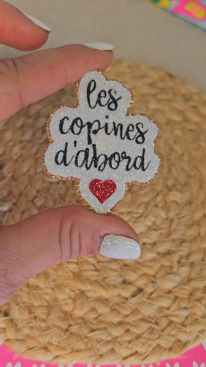 Pin's "Les copines d'abord"